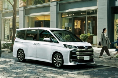 【モデル入り素材】S-Z（ハイブリッド・2WD・7人乗り）